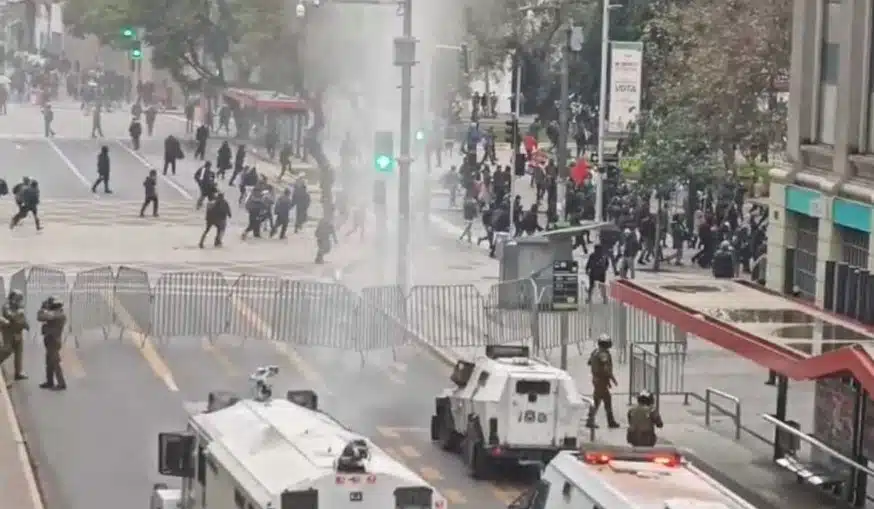 Inician manifestaciones en Chile poroco antes del encuentro de AMLO con Boric