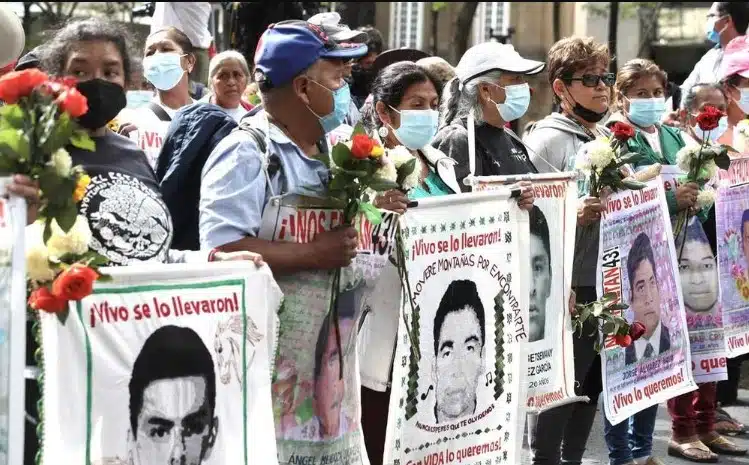 Avanza Marcha por el caso Ayotzinapa en CDMX