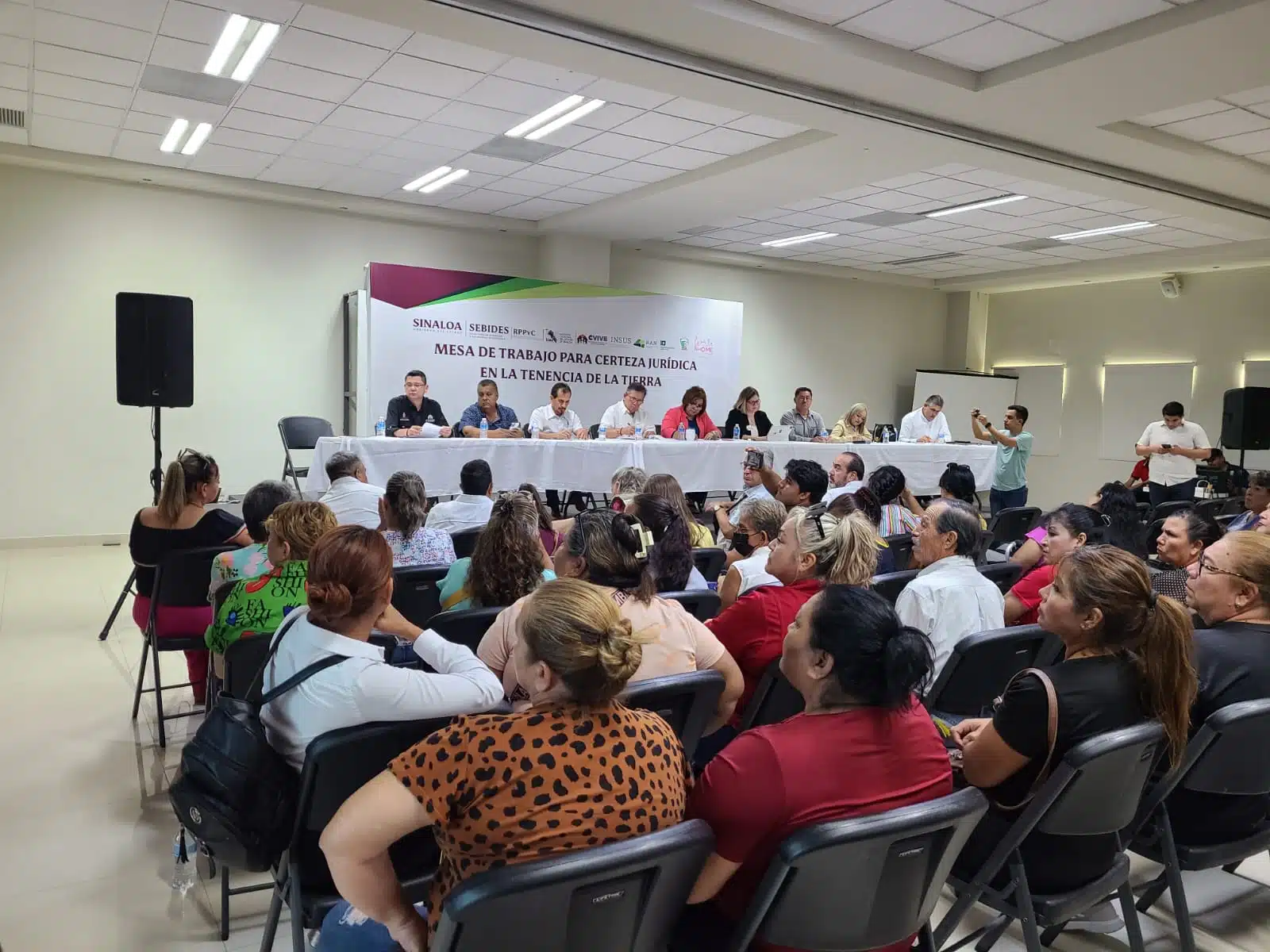 Mesa de trabajo para dar certeza jurídica en la tenencia de la tierra