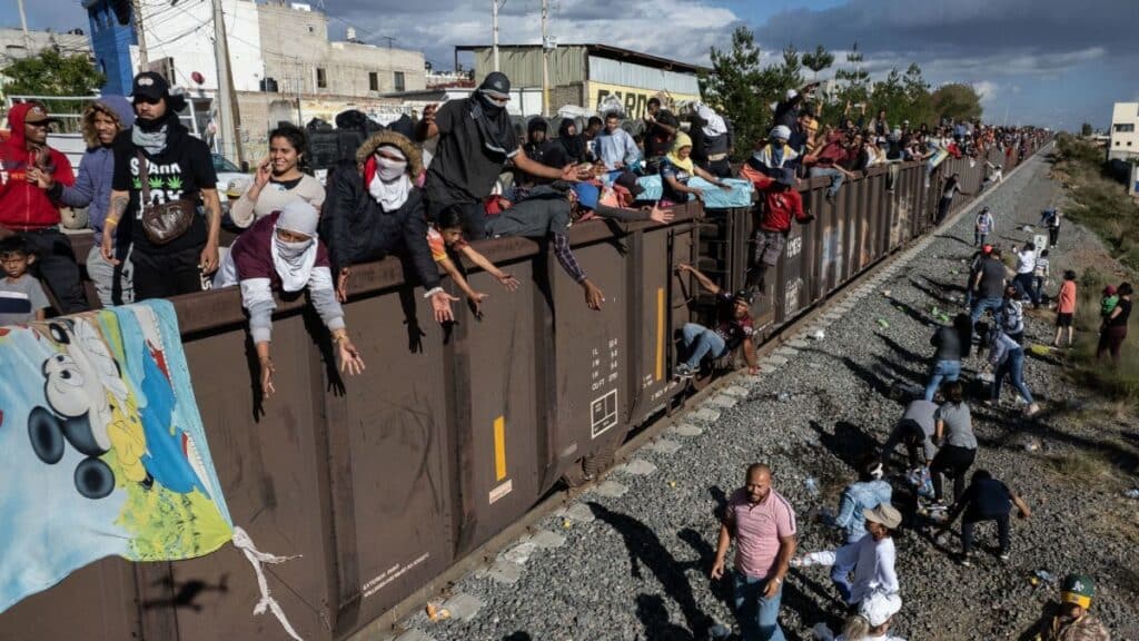 Migrantes sobre el tren Ferromex