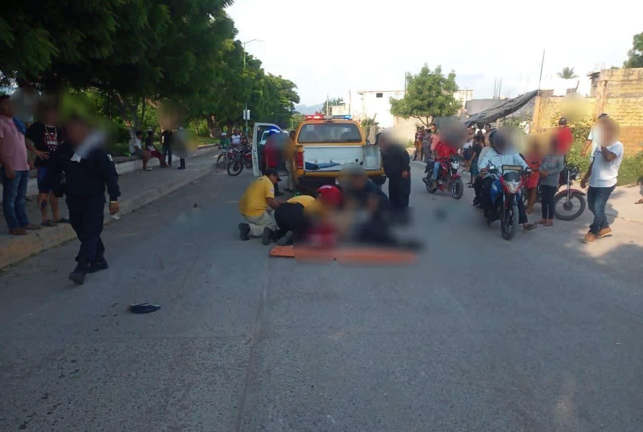 Protección Civil y Bomberos de la ciudad fueron los primeros en atender al ciclista.