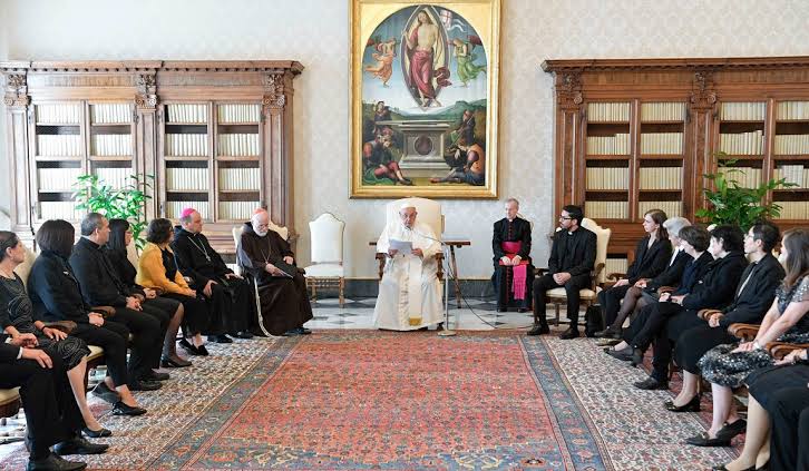 Papa Francisco pide atención a víctimas de la pornografía infantil