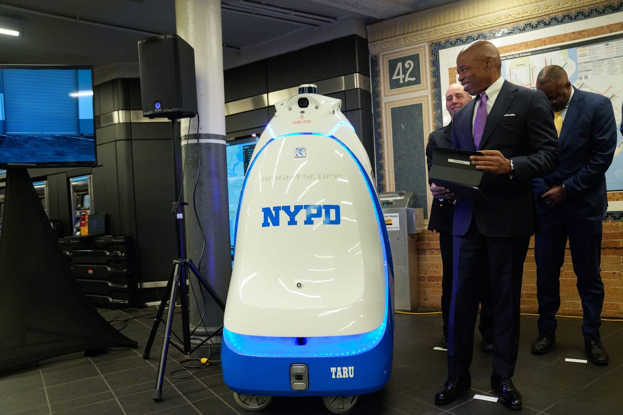 Patrullarán calles de Times Square con un robot; buscan reducir la inseguridad