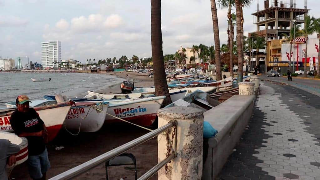 Pescadores piden a la autoridad municipal que se les apoye con despensas para sus familias por la difícil situación que están pasando.