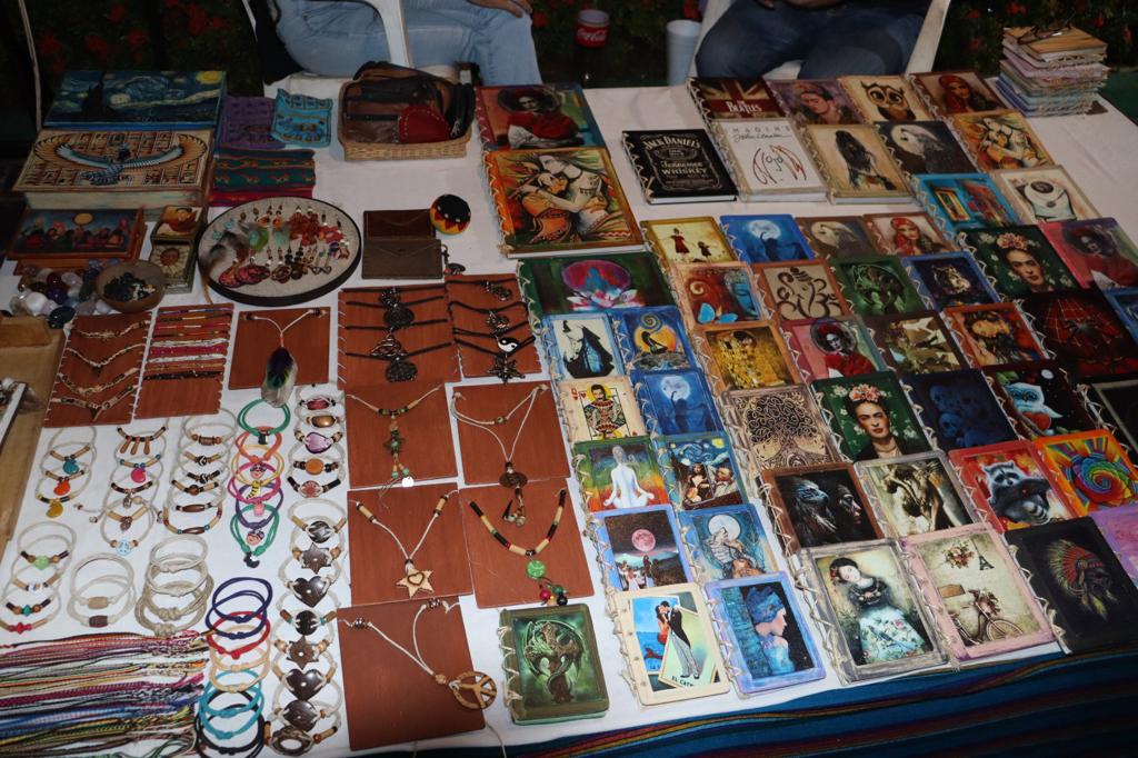 Artesanías en un puesto