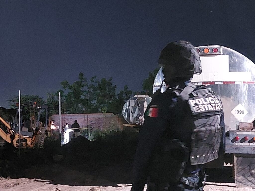 Elementos de la Policía Estatal en la escena de un crimen