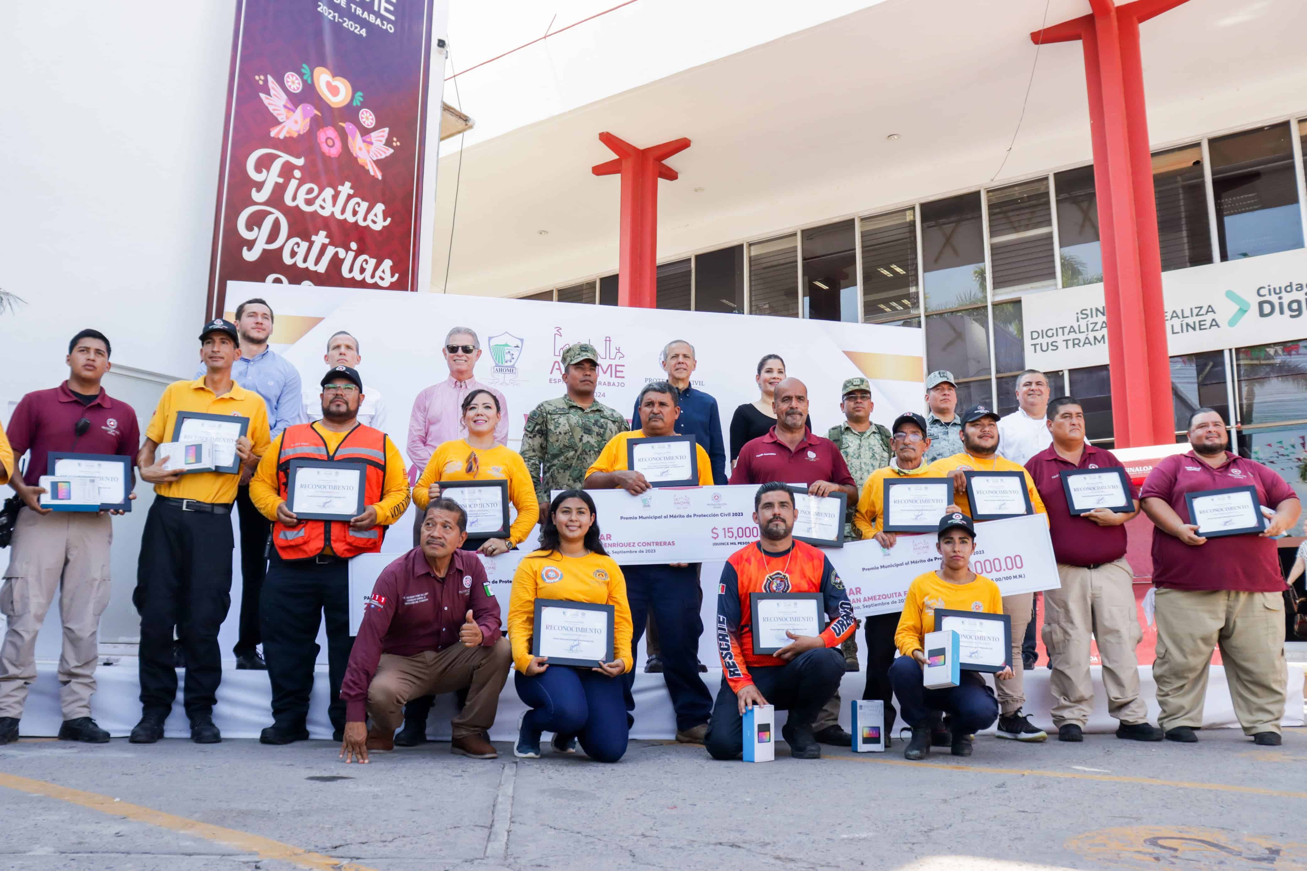 El Ayuntamiento de Ahome reconoció a los voluntarios y elementos activos de Protección Civil.