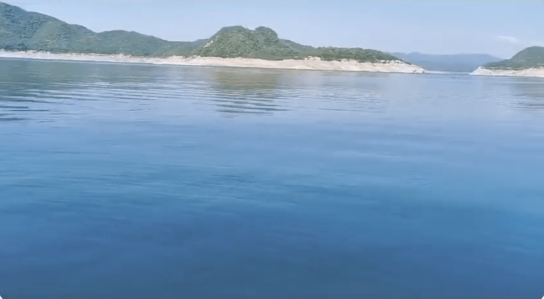 Agua de una presa de Sinaloa