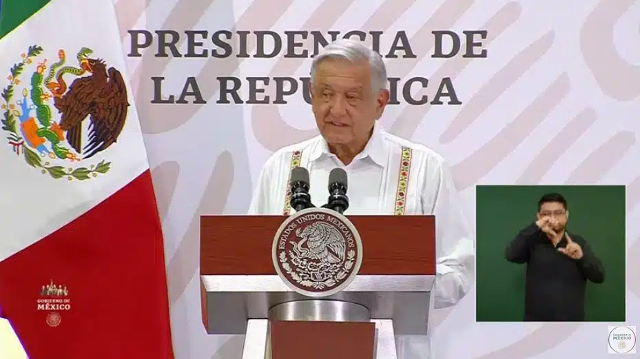 Presidente de México en pódium