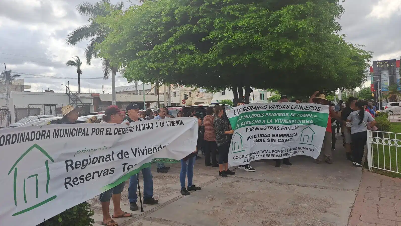 Ciudadanos realizaron un plantón pacífico en el Palacio Municipal de Ahome