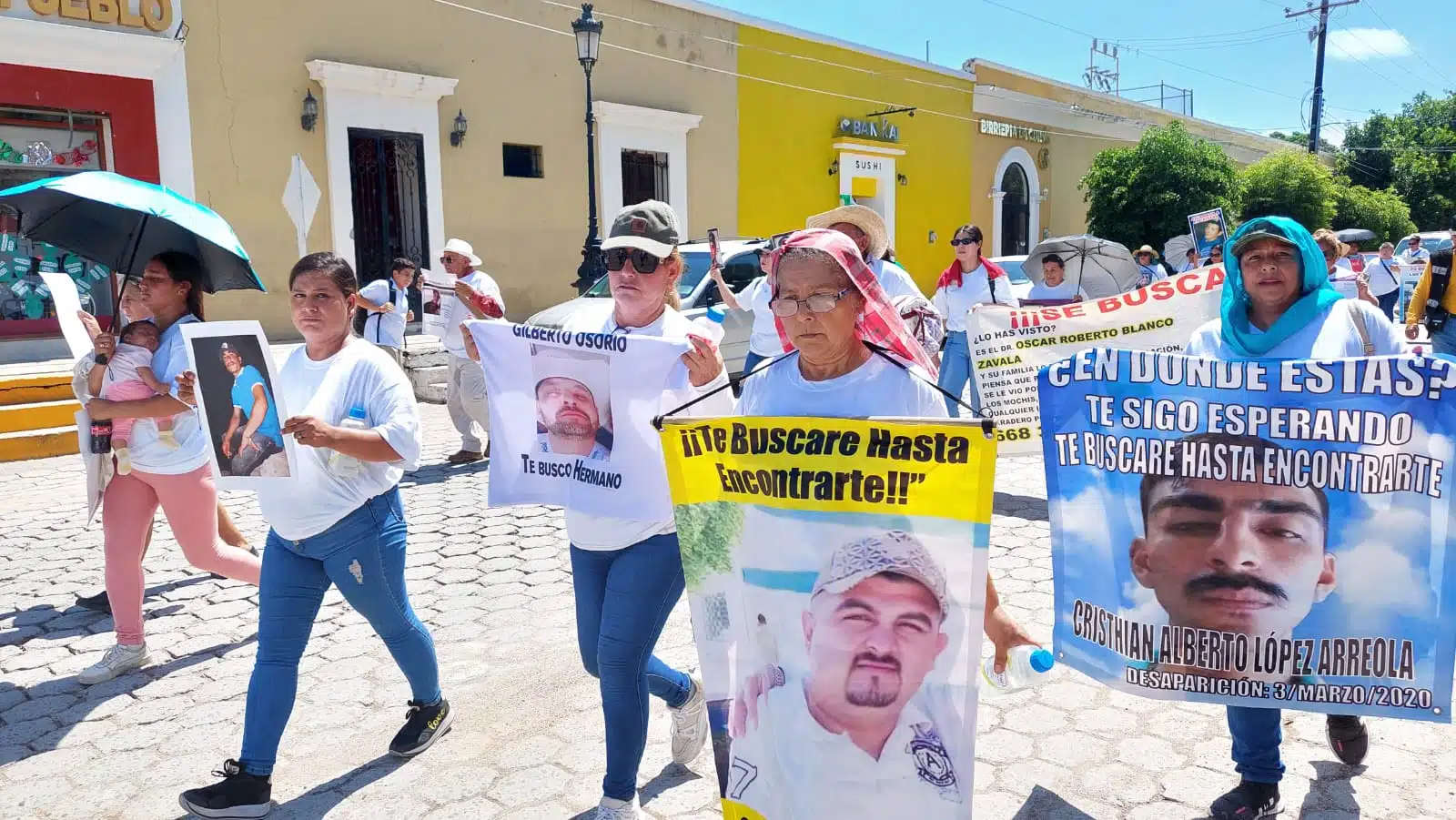 Rastreadoras marchan en El Fuerte