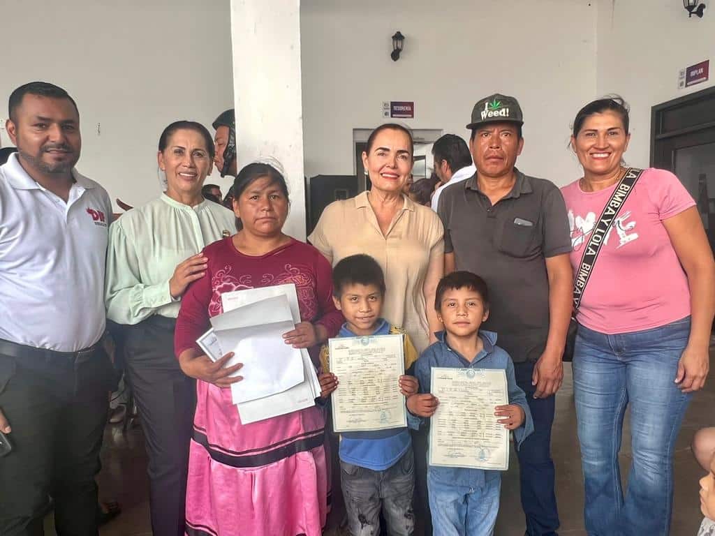 Los hermanos fueron registrados en la jornada de Registro Civil en Escuinapa.