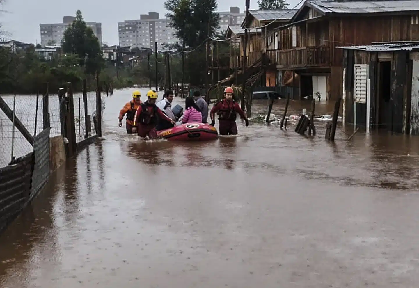 Reportan más de 20 personas sin vida tras paso de ciclón en Brasil