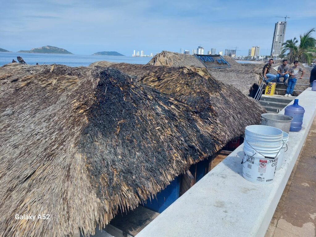 Restaurante palapa incendio Mazatlán