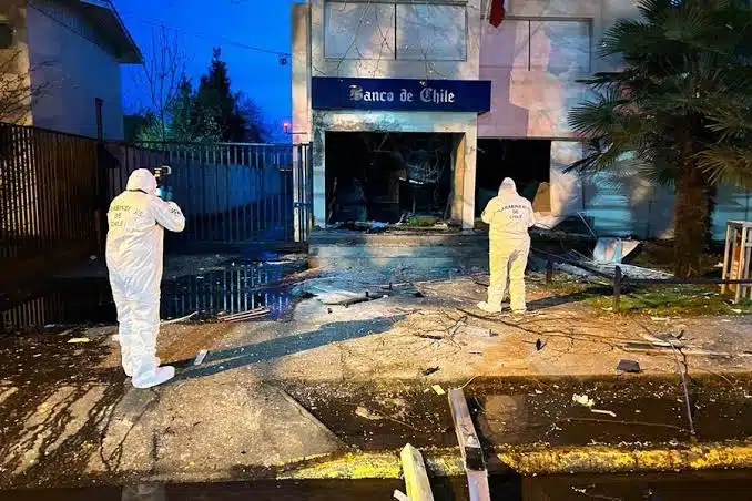 Roban y explotan un banco en Chile; usaron un tanque de gas