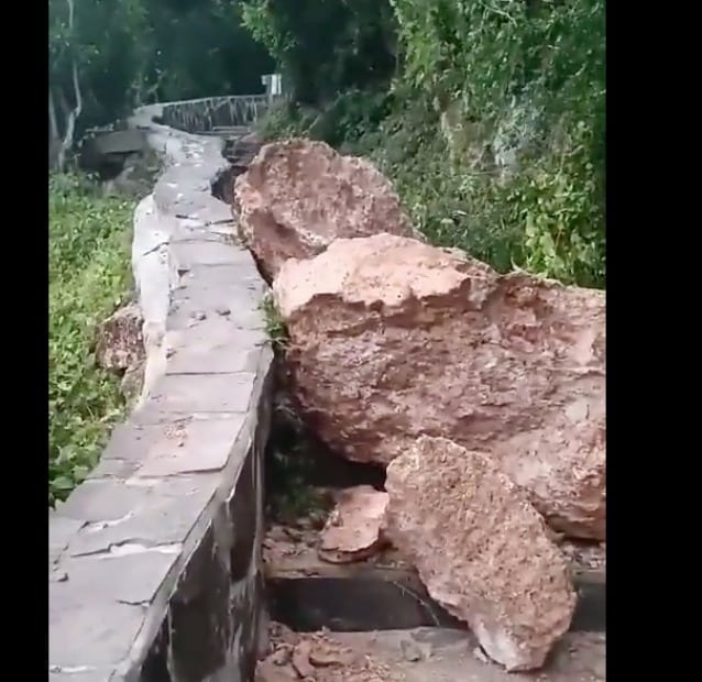 Rocas sobre unas escaleras