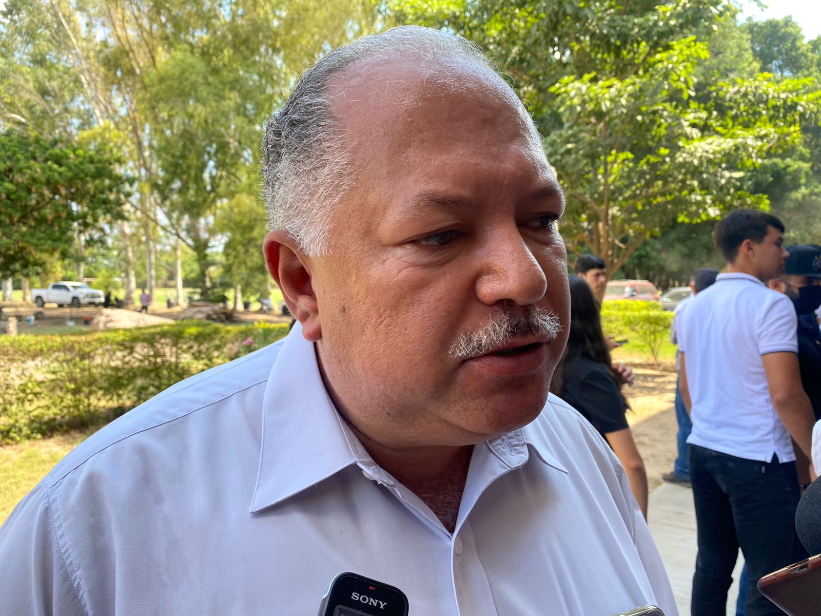 Rolando Mercado Araujo con prensa