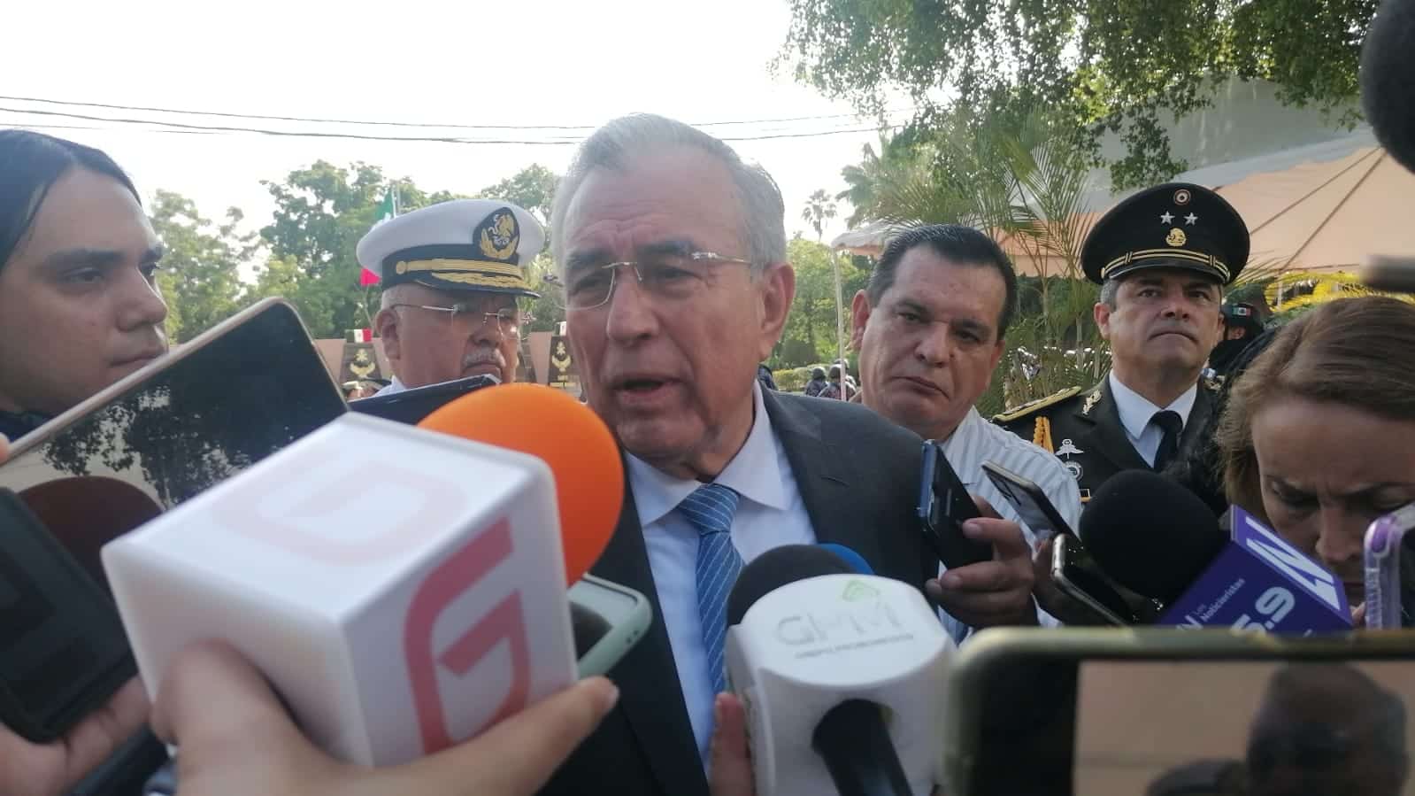 Rubén Rocha Moya con medios de prensa