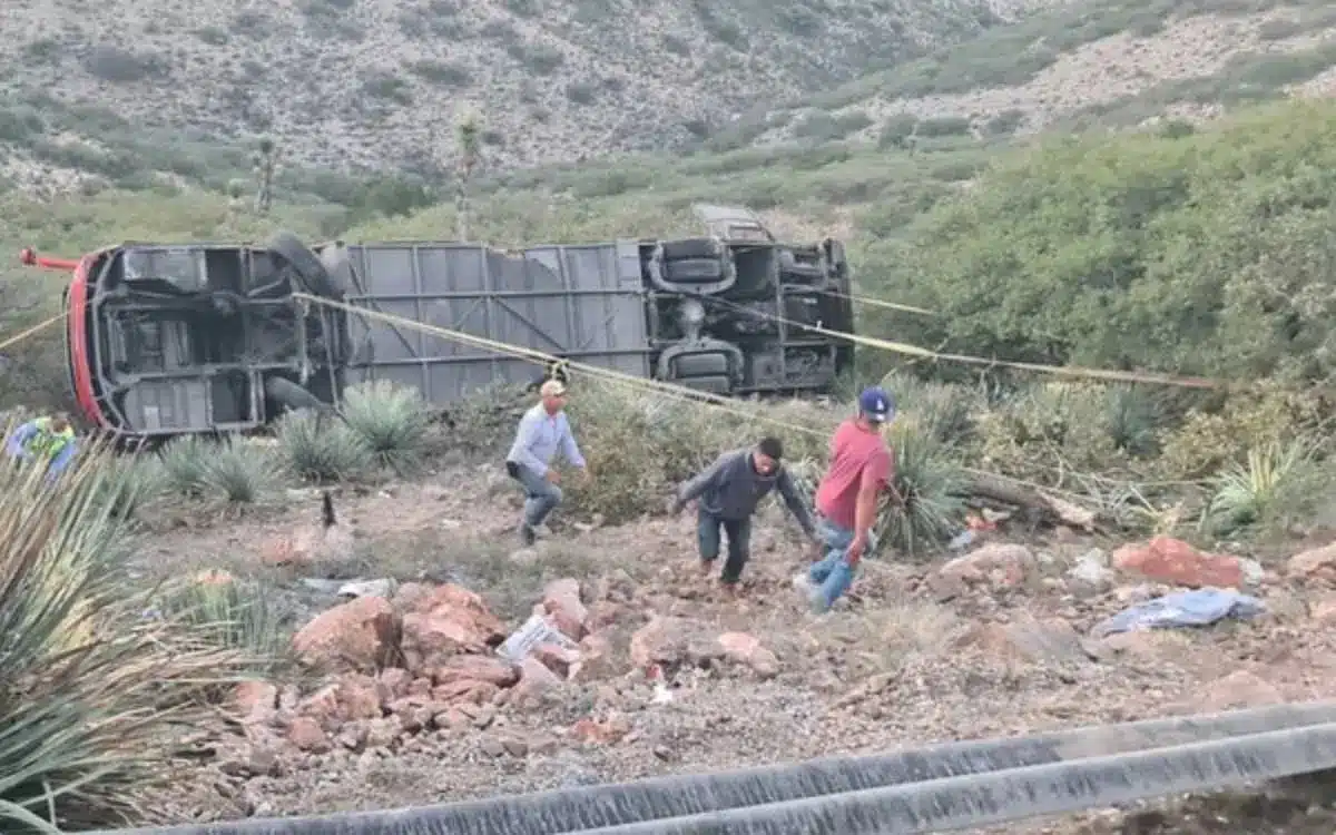 Se desbarranca un autobús sobre la San Luis Potosí-Guadalajara; mueren 10 personas