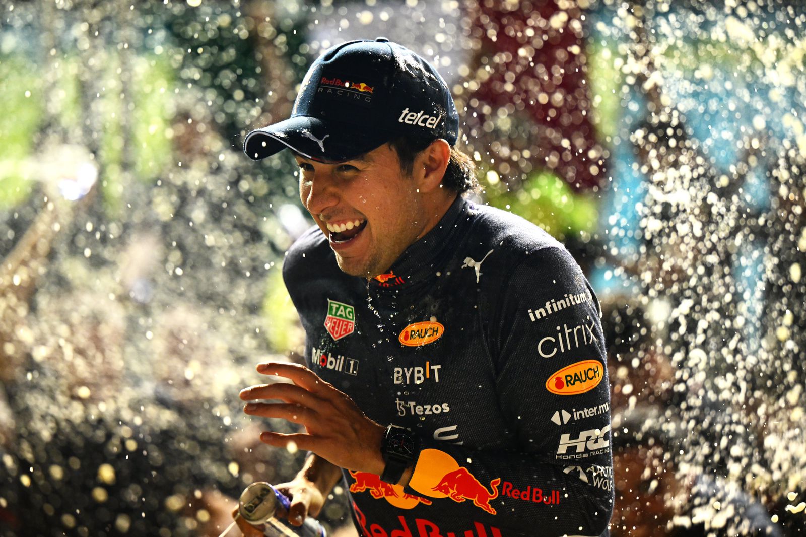 Sergio Pérez celebrando
