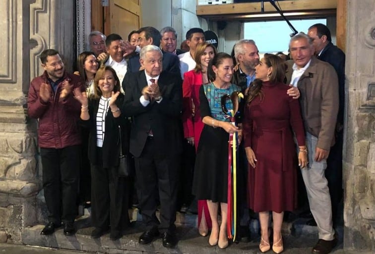 Al Grito De “¡Sí Se Pudo!”, Claudia Sheinbaum Recibe El Bastón De Mando ...