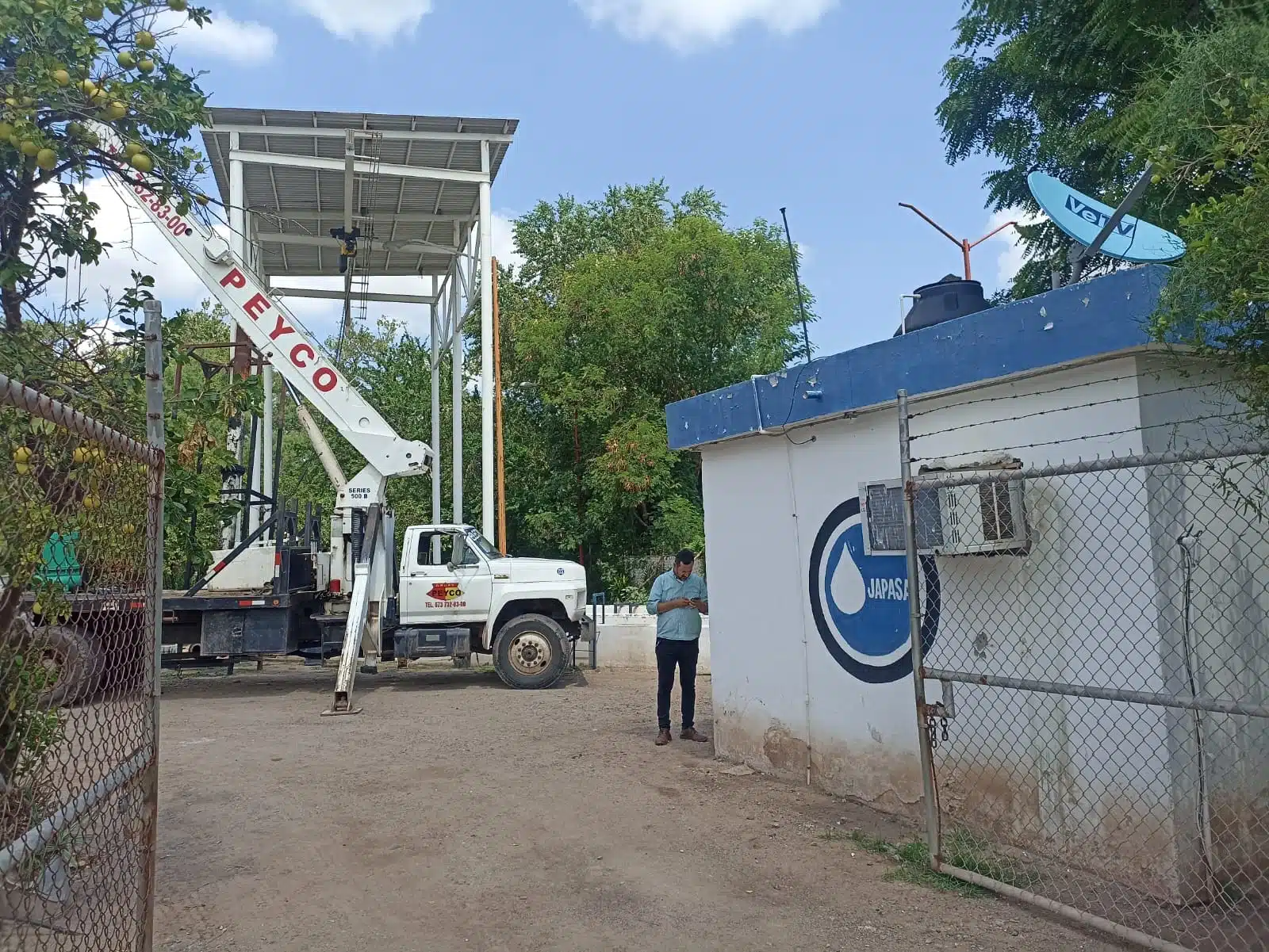 Trabajadores de la Japasa en planta de agua