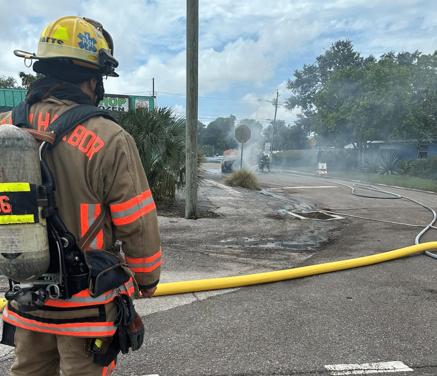 Tras huracán Idalia reportan varios autos eléctricos incendiados; los afectó el agua salada