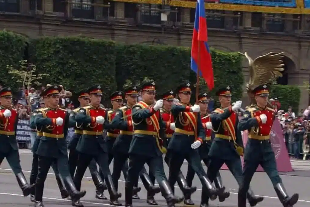 Polémica por tropas rusas en desfile militar de México