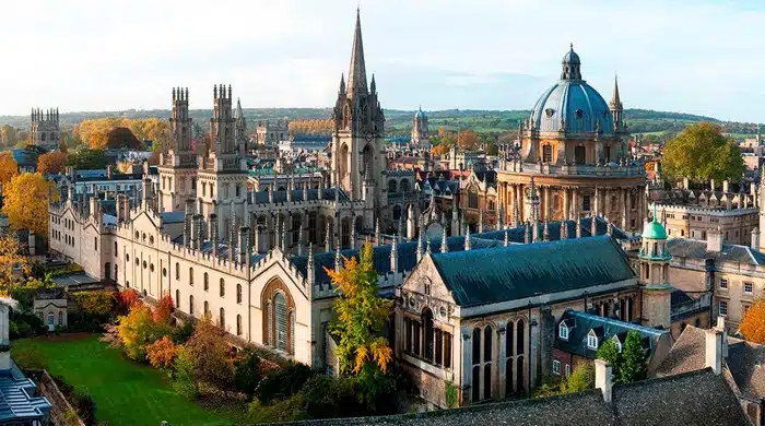 La universidad de Oxford en Inglaterra