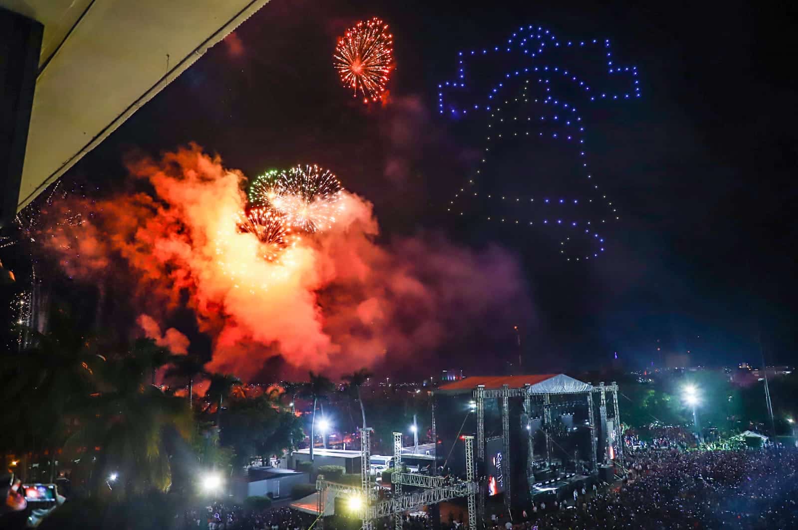 Viva el presidente, México y Sinaloa Rubén Rocha Moya da el Grito de Independencia...