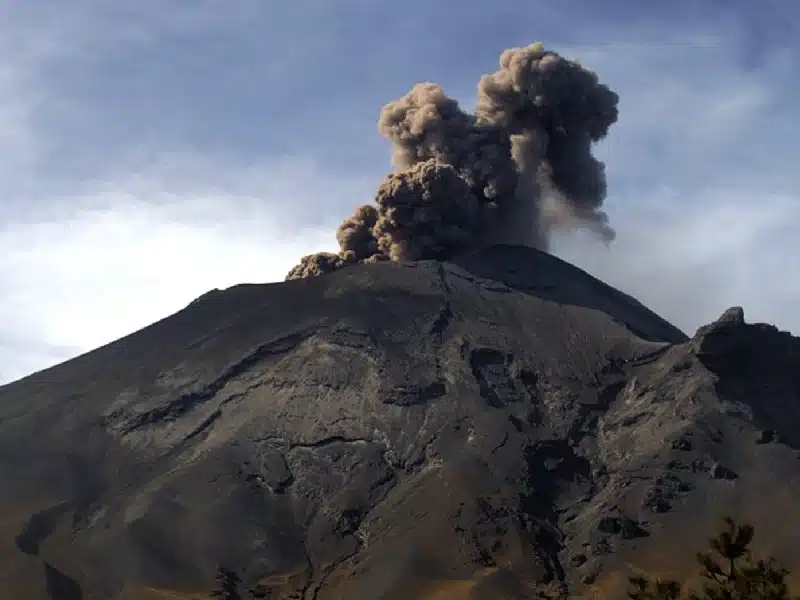 Volcán Popocatépetl intensifica su actividad