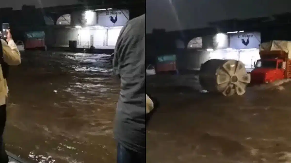 Momento en el que tinaco es arrastrado por el agua.