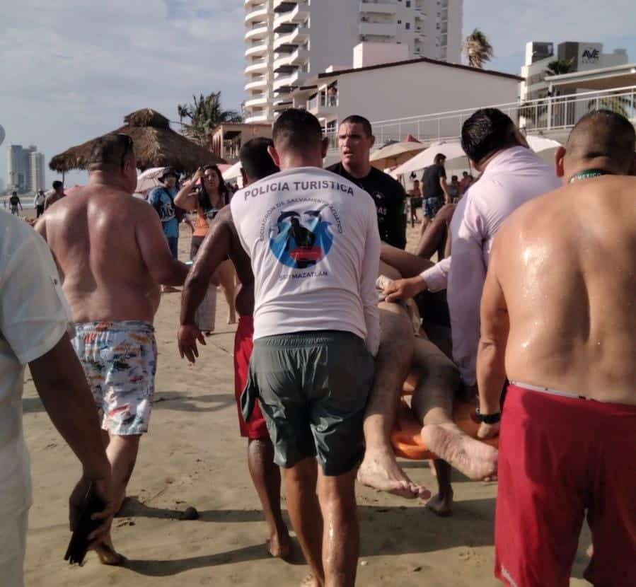 Turista llevado por Salvavidas Mazatlán a recibir atención médica 