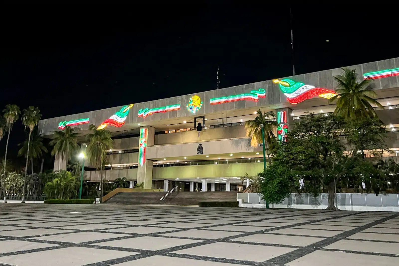 Así luce Palacio de Gobierno previo a las fiestas patrias