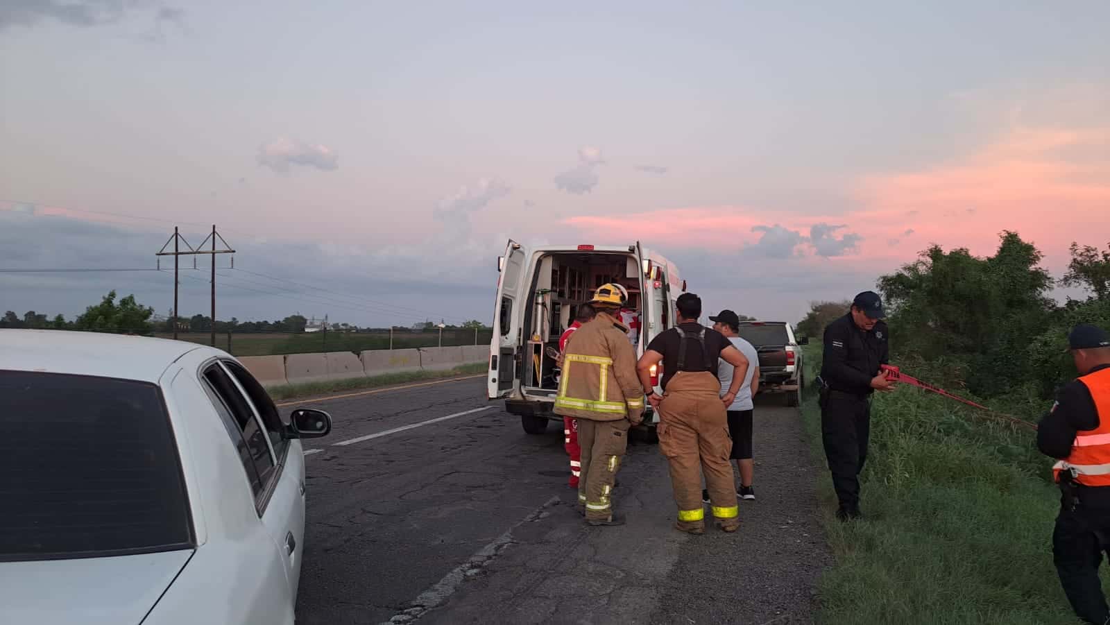 Salida de camino deja una persona fallecida por la carretera Internacional en Guasave 