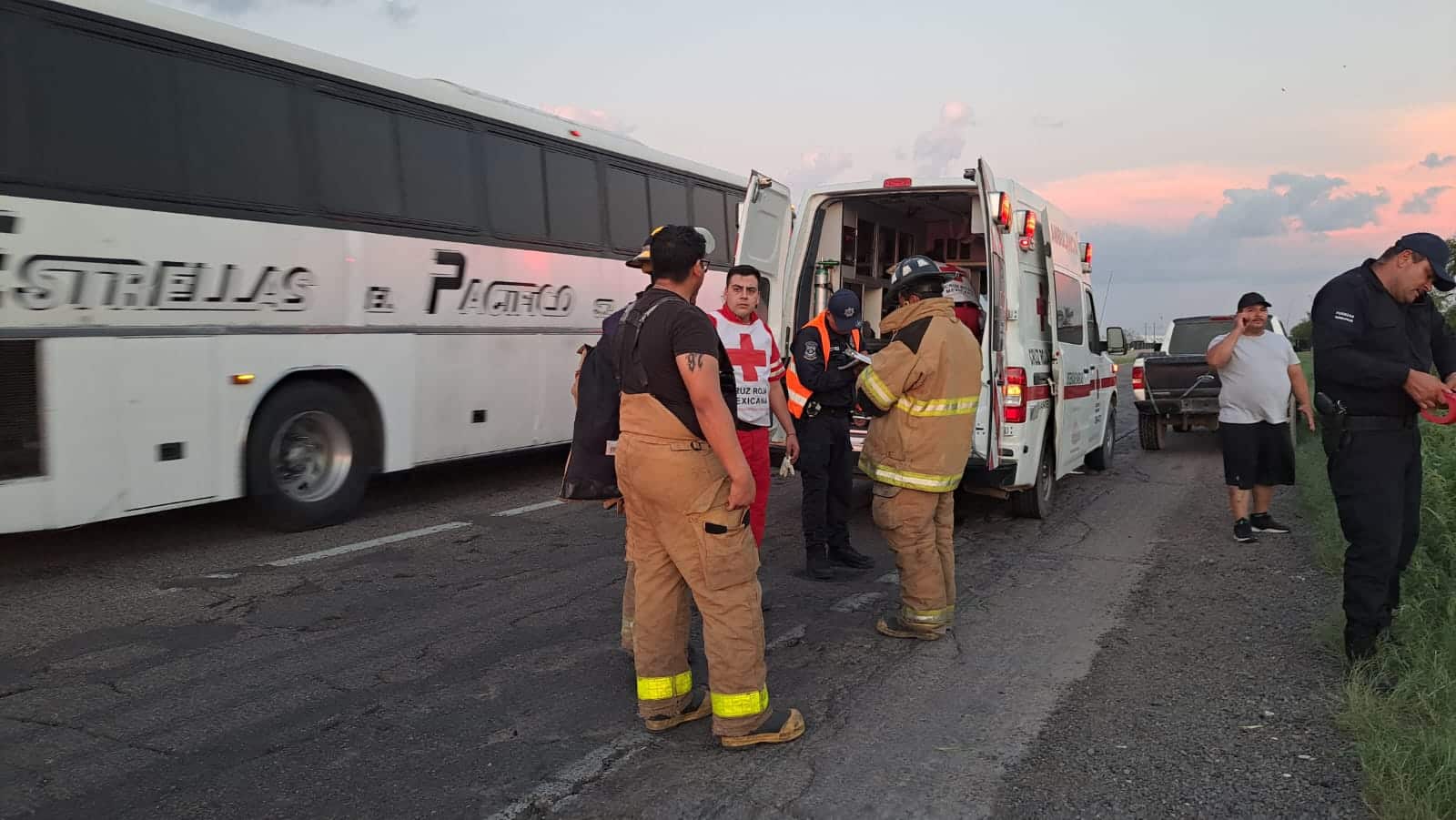 Salida de camino deja una persona fallecida por la carretera Internacional en Guasave 