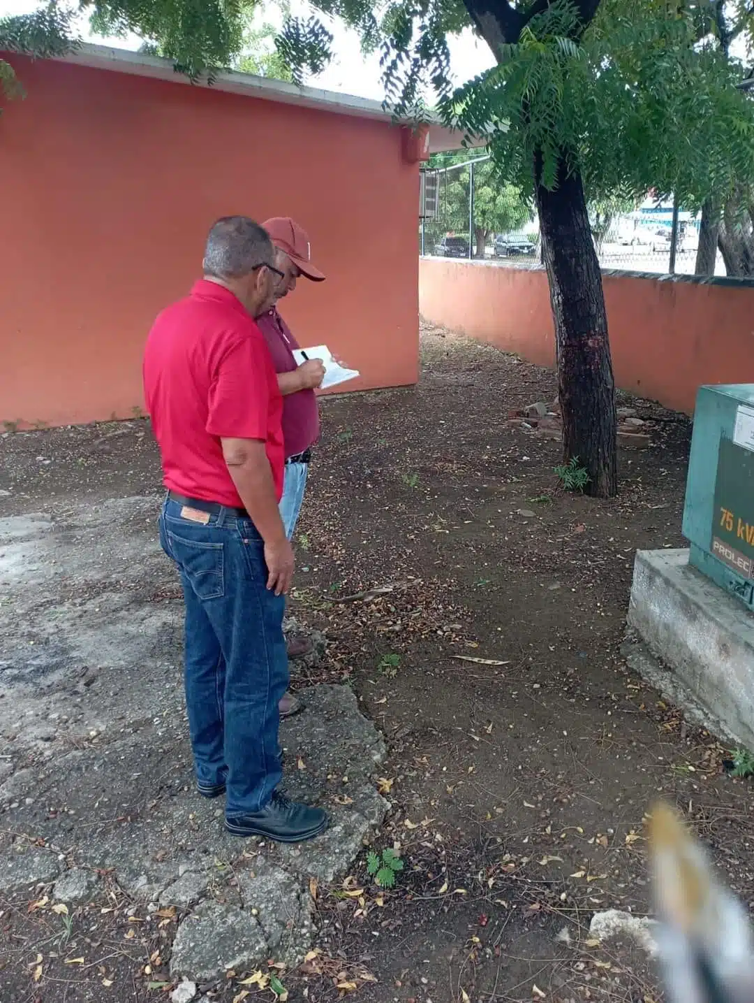 Comienza Isife trabajos en primaria Antonio Pantoja Ramírez de Mazatlán y padres cancelan manifestación