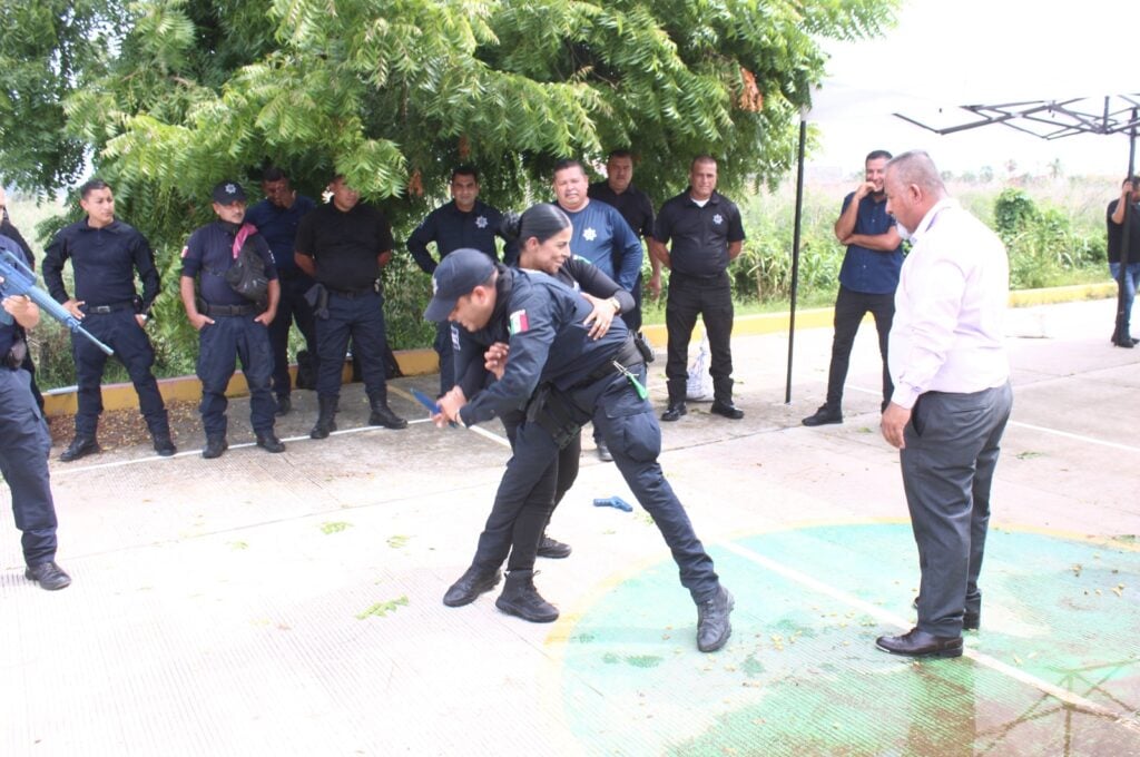 Capacitación a policías de Mazatlán