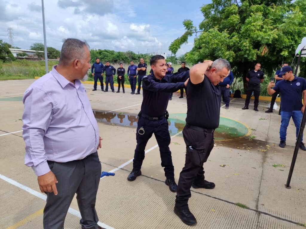 Capacitación a policías de Mazatlán