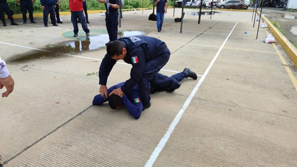 Capacitación a policías de Mazatlán