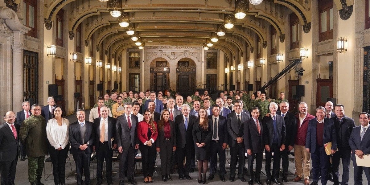Gobernadores de Morena respaldan encuesta