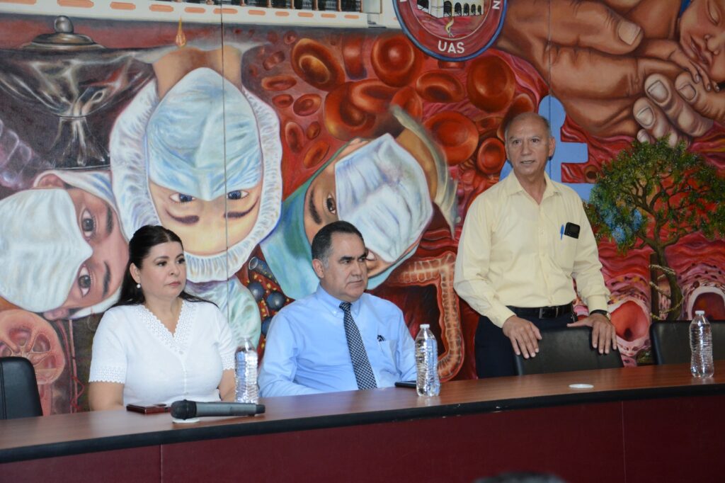 El rector Madueña Molina y representantes de la UAS