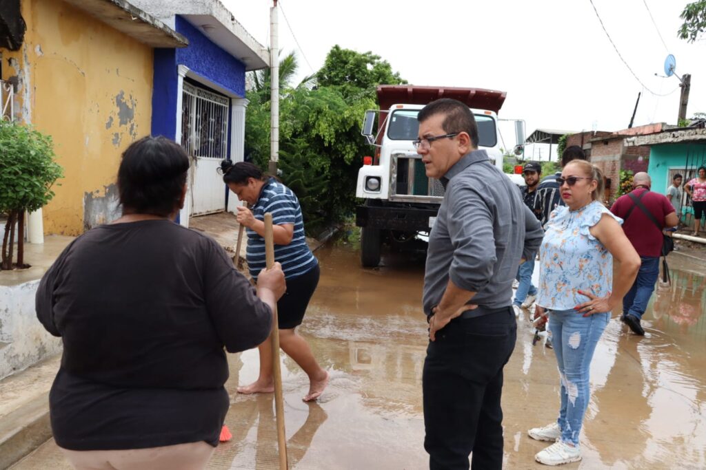 Vecinos afectados por lluvias en Mazatlán