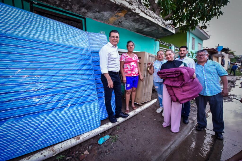 Llega la ayuda para damnificados por las lluvias en la Tercera Ampliación Urías de Mazatlán