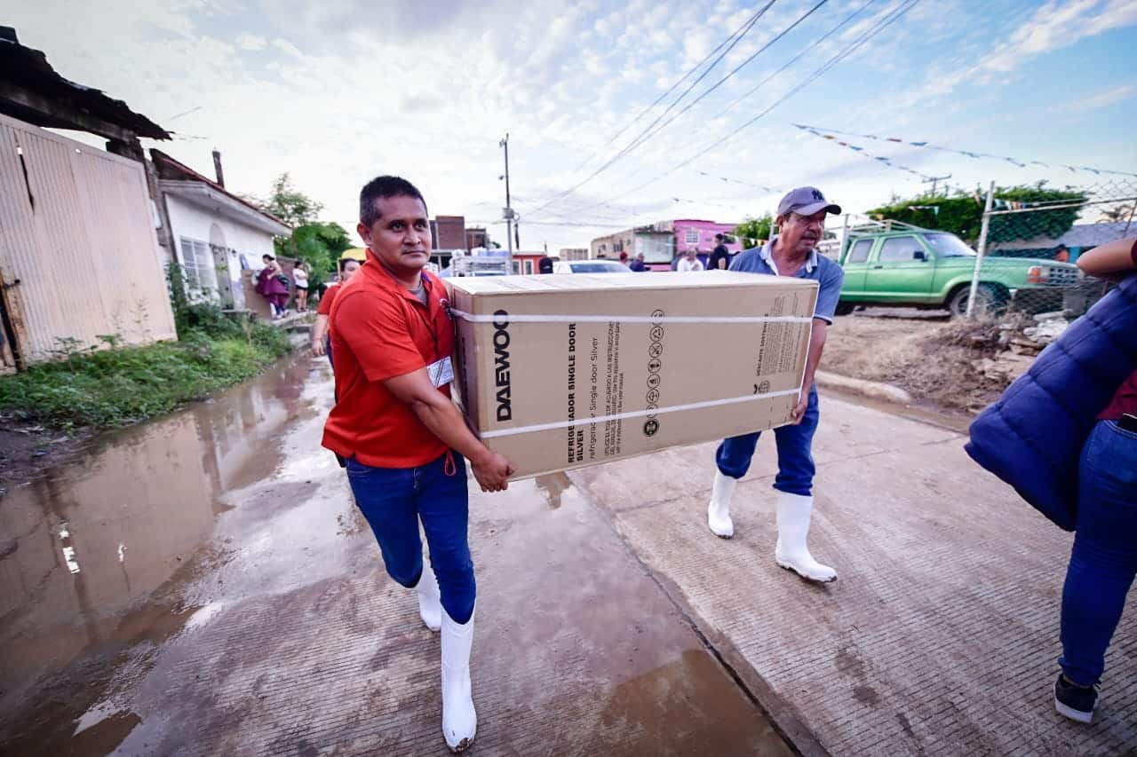 Llega la ayuda para damnificados por las lluvias en la Tercera Ampliación Urías de Mazatlán