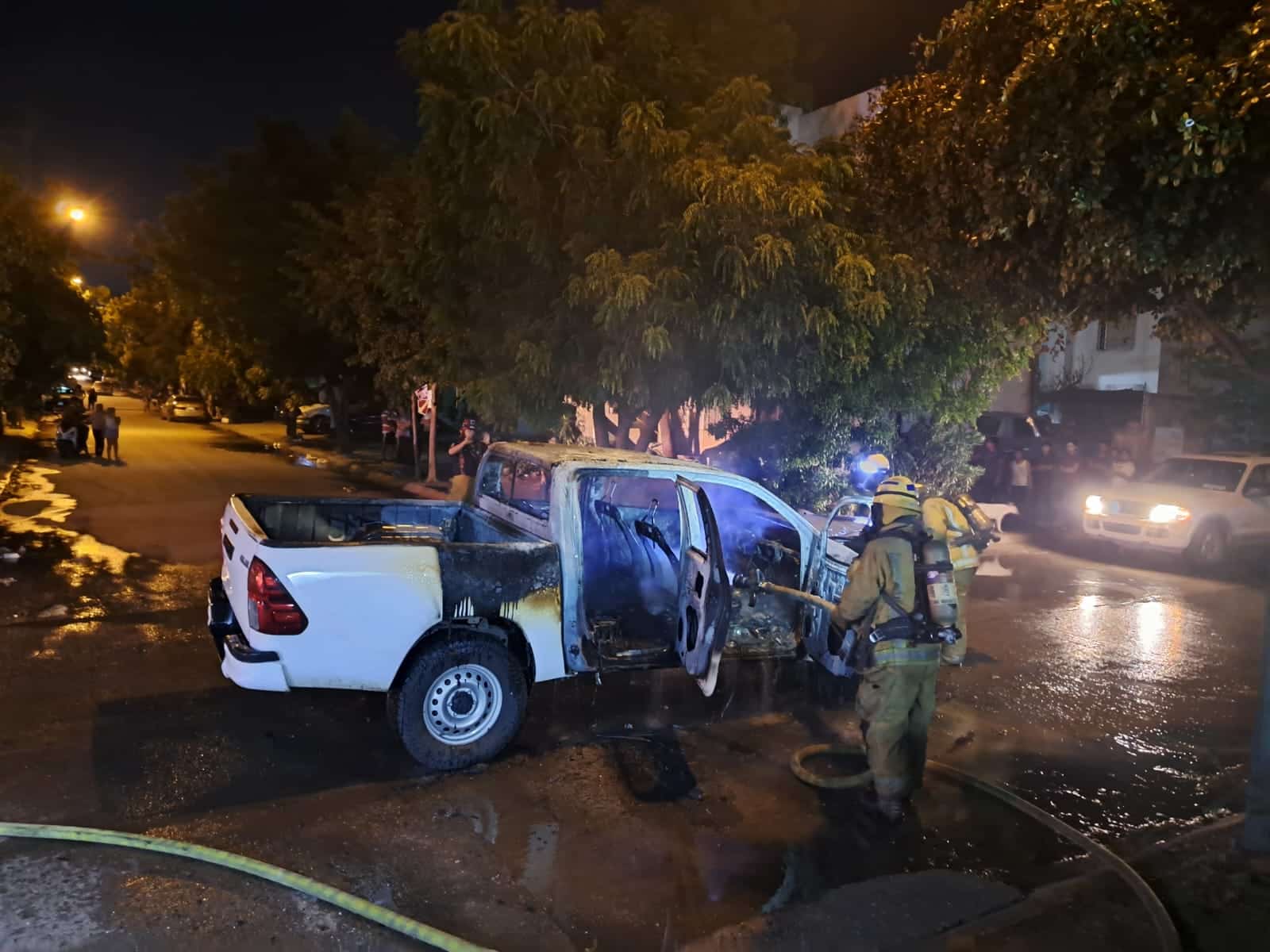 Incendio de camioneta Hilux