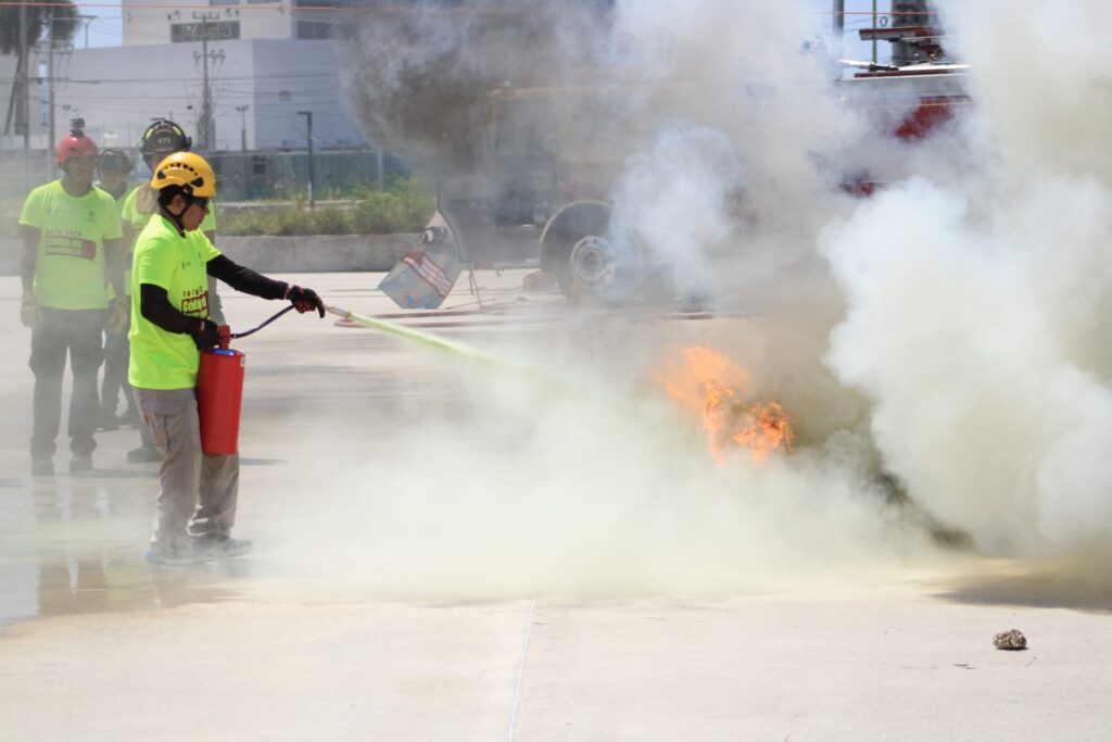 Cuerpos de auxilio y rescate se divierten y aprenden en rally Código de Emergencia en Mazatlán