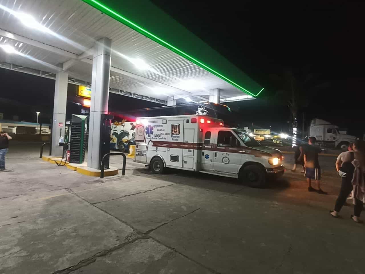 Turistas paran de emergencia en Villa Unión en un camión sin aire; hay 3 deshidratadas