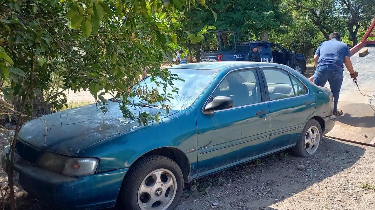 Sentra azul recuperado