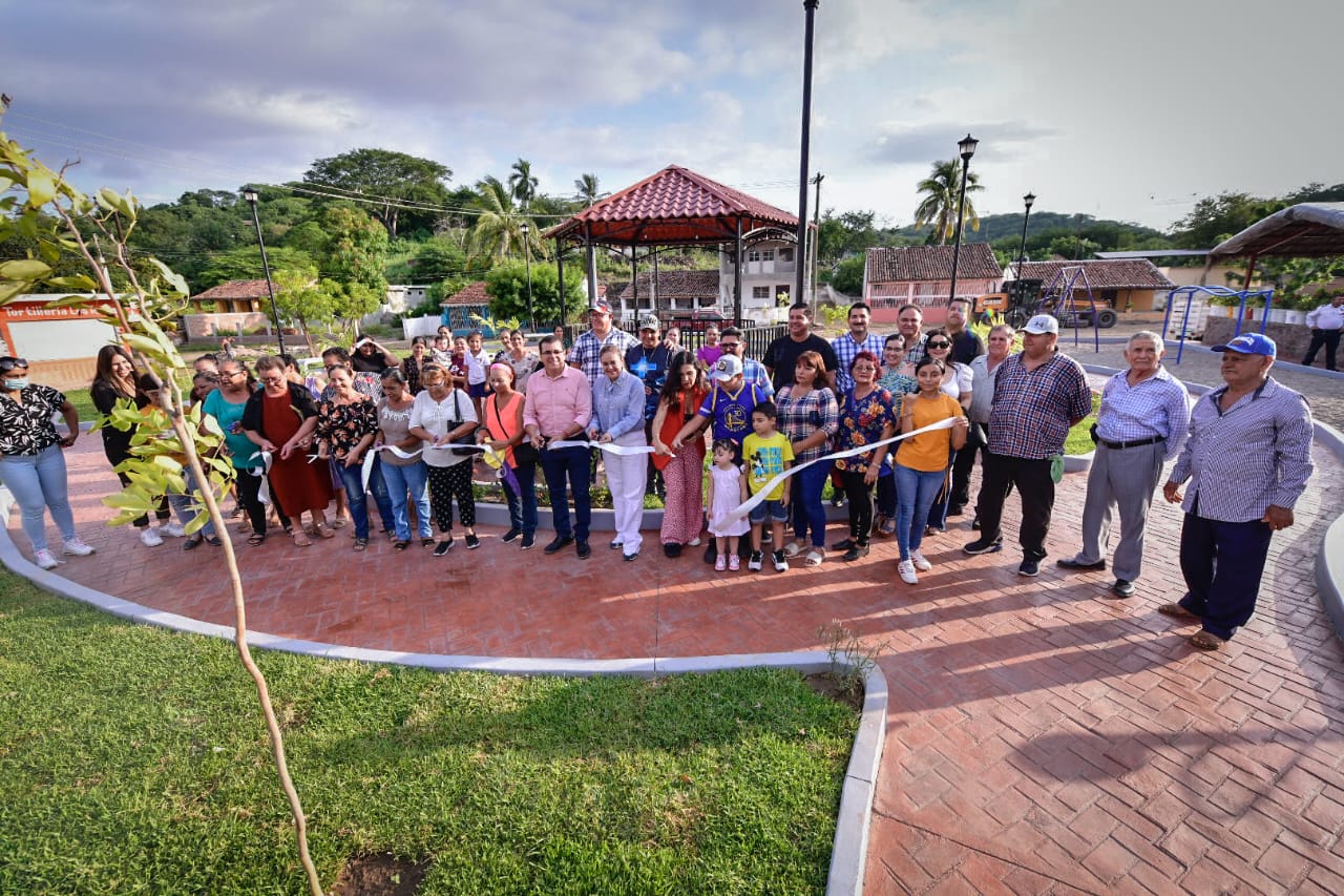 Después de 28 años, la comunidad de Veranos, Mazatlán, estrena plazuela